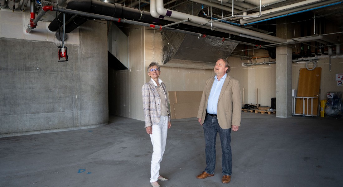 Professor Jens Bukh and Ulla Wewer looking around in the empty rooms